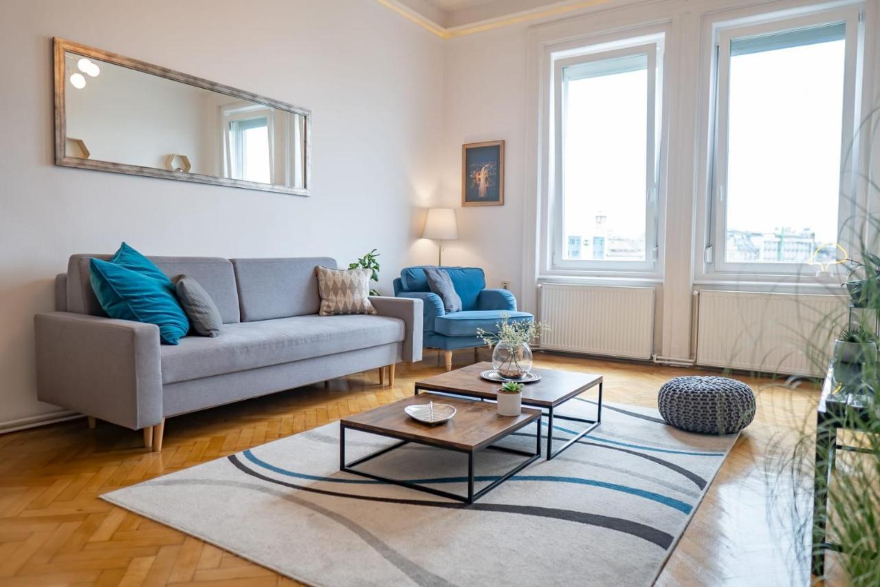 Chic Flat With River View Budapeste