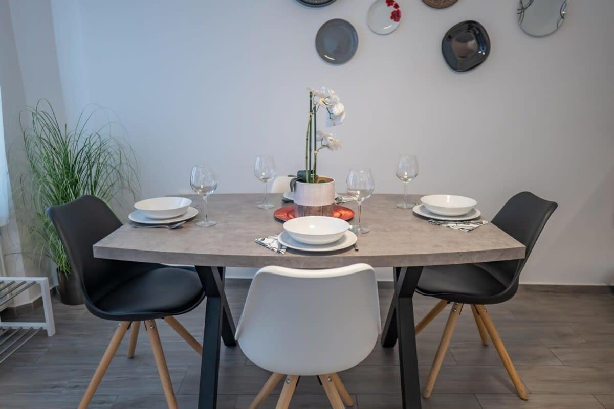 Chic Flat With River View Budapeste